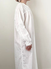 Load image into Gallery viewer, Antique Edwardian White Cotton Prairie Button Down Nightdress (S/M)