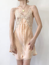 Load image into Gallery viewer, 1920s Peach Silk Step In (S/M)