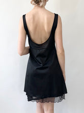 Load image into Gallery viewer, Vampy Black 1960s Button Up Peignoir & Nightgown Set (S/M)