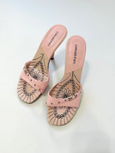 Load image into Gallery viewer, Vintage Y2k 2000s Pink Buckle Kitten Mules (7)