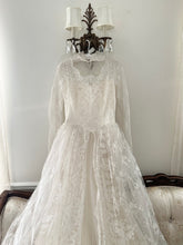 Load image into Gallery viewer, 40s 50s Tulle Lace Victorian Style Wedding Dress (S)