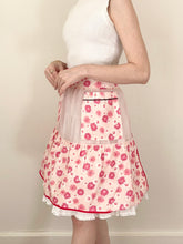 Load image into Gallery viewer, 1950s Pink Daisy Flower Apron