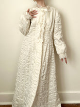 Load image into Gallery viewer, 50s Quilted Satin Bows Dressing Robe (S/M)