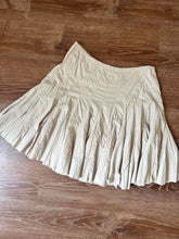 Load image into Gallery viewer, Tan Y2K Pleated Low Rise Skirt (L, 34”)
