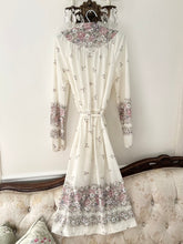 Load image into Gallery viewer, 1970s Lavender Watercolor Dainty Floral Dress