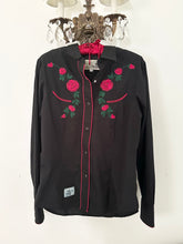 Load image into Gallery viewer, Vintage Black Western Rose Embroidered Rodeo Button Up Blouse (M)
