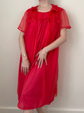 Load image into Gallery viewer, Ravishing Red 60s Peignoir and Nightgown Set (S/M)