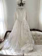 Load image into Gallery viewer, 40s 50s Tulle Lace Victorian Style Wedding Dress (S)