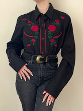 Load image into Gallery viewer, Vintage Black Western Rose Embroidered Rodeo Button Up Blouse (M)
