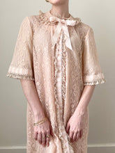 Load image into Gallery viewer, Peach Pink 1950s Vintage Lace Peignoir (S/M)