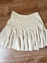 Load image into Gallery viewer, Tan Y2K Pleated Low Rise Skirt (L, 34”)