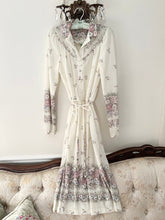 Load image into Gallery viewer, 1970s Lavender Watercolor Dainty Floral Dress