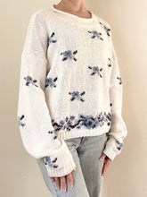 Load image into Gallery viewer, 80s 90s White and Blue Floral Knit Sweater (M)