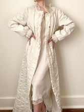 Load image into Gallery viewer, 50s Quilted Satin Bows Dressing Robe (S/M)