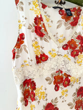 Load image into Gallery viewer, Y2K 2000s 100% Silk Lace Trim Floral Blouse (XL)
