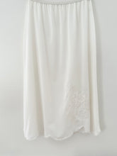 Load image into Gallery viewer, White 1950s Floral Lace Appliqué Slip Skirt (XS/S)