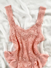 Load image into Gallery viewer, Victoria’s Secret 1990s Pink Floral Lace Flutter French Cut Teddy (XS)