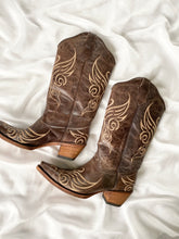 Load image into Gallery viewer, Brown Leather Butterfly Cowgirl Boots (9.5)