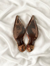 Load image into Gallery viewer, Vintage Moschino Tapestry Heels (6.5)