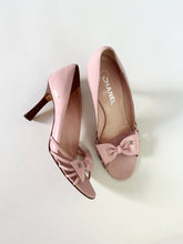 Load image into Gallery viewer, Chanel Pink ‘CC’ Dainty Bow Pumps (8.5)