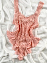 Load image into Gallery viewer, Victoria’s Secret 1990s Pink Floral Lace Flutter French Cut Teddy (XS)