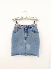Load image into Gallery viewer, Vintage Guess Midwash 100% Cotton Denim Skirt (24")