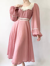 Load image into Gallery viewer, Mauve 1970s Gunne Sax Midi Dress (XS)