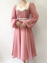 Load image into Gallery viewer, Mauve 1970s Gunne Sax Midi Dress (XS)