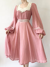 Load image into Gallery viewer, Mauve 1970s Gunne Sax Midi Dress (XS)