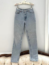Load image into Gallery viewer, Vintage GAP Juicy Lightwash 100% Cotton Denim Jeans (26")
