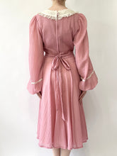 Load image into Gallery viewer, Mauve 1970s Gunne Sax Midi Dress (XS)