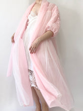 Load image into Gallery viewer, 1950s Embroidered Puff Sleeve Peignoir (M)