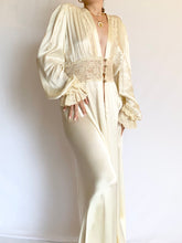 Load image into Gallery viewer, 1930s Silk Pearl Ruffle Poet Sleeve Dressing Gown (S-M)