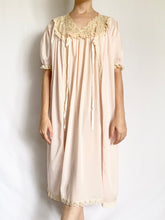 Load image into Gallery viewer, Pink 1950s Delicate Nightgown and Peignoir Set (S)