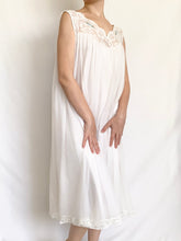 Load image into Gallery viewer, White 1950s Babydoll Nightgown (M)