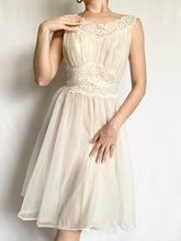 Load image into Gallery viewer, White Lace Trim 50s Peignoir and Nightgown Set (S-M)
