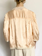 Load image into Gallery viewer, Peach Pink 1940s Satin Crepe Bed Jacket (M)