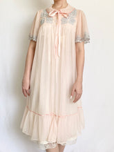 Load image into Gallery viewer, Fairy Floss 1960s Lace Trim Peignoir Robe (S)