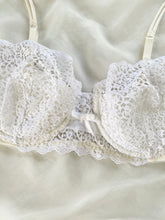 Load image into Gallery viewer, 90s Italian Lace La Perla Bra (38C)