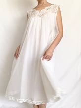 Load image into Gallery viewer, White 1950s Babydoll Nightgown (M)