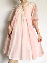 Load image into Gallery viewer, Fairy Flutters 60s Pink Peignoir and Nightgown Set (S/M)