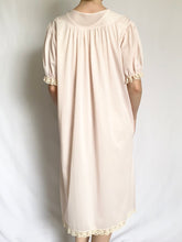Load image into Gallery viewer, Pink 1950s Delicate Nightgown and Peignoir Set (S)