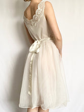 Load image into Gallery viewer, White Lace Trim 50s Peignoir and Nightgown Set (S-M)