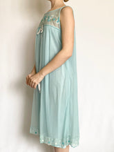 Load image into Gallery viewer, Blue 1960s Groovy Flower Peignoir and Nightgown Set (S)