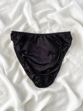Load image into Gallery viewer, Black Lace 80s Victoria’s Secret Panties (M-L)