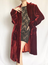 Load image into Gallery viewer, 1990s Red Velvet Dressing Robe Duster Jacket (L)