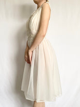 Load image into Gallery viewer, White Lace Trim 50s Peignoir and Nightgown Set (S-M)