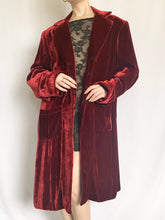 Load image into Gallery viewer, 1990s Red Velvet Dressing Robe Duster Jacket (L)