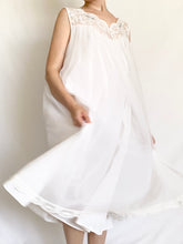 Load image into Gallery viewer, White 1950s Babydoll Nightgown (M)
