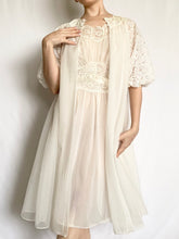 Load image into Gallery viewer, White Lace Trim 50s Peignoir and Nightgown Set (S-M)